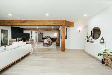 2831EGlenwoodSt-6
