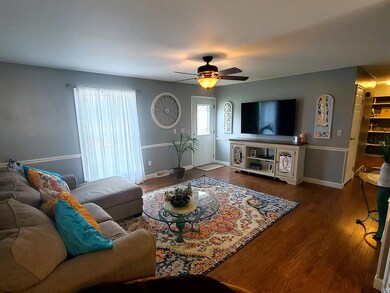 1009 Dorcas St._lr2