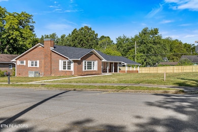 1100 Washington Ave, Etowah, TN 37331 - photo 5