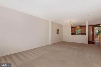 13118 Shamrock Glen Dr, Germantown, MD 20874 - photo 3