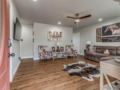 701 S Muskogee Ave, Claremore, OK 74017 - photo 2