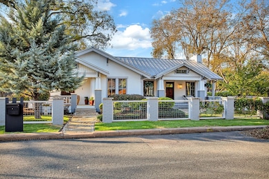 408 N Pecan St, Fredericksburg, TX 78624 - photo 4