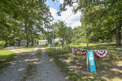 392 Comstock Rd, Shelbyville, TN 37160 - photo 3