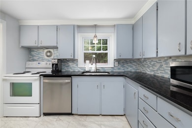 75 Darling St, Warwick, RI 02886 - photo 6