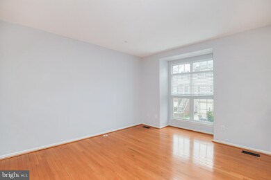 20804 Gaelic Ct, Germantown, MD 20874 - photo 4