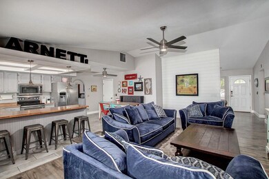 Family room/Kitchen