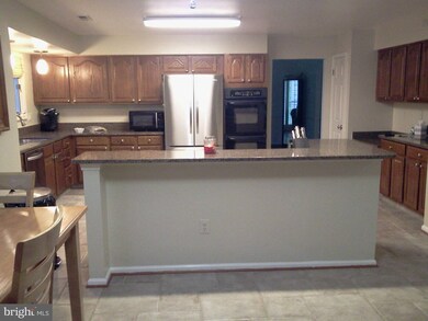 12609 Blue Mountain Ct, North Potomac, MD 20878 - photo 5