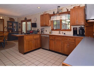 71 Maple Ln, Bristol, RI 02809 - photo 5
