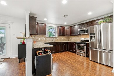spacious kitchen has lots of cabinet space, granit