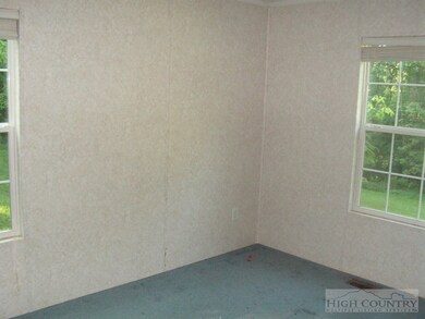 112 Chestnut Mountain Rd, Deep Gap, NC 28618 - photo 6