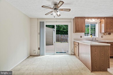 8163 Willowdale Ct, Springfield, VA 22153 - photo 7