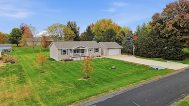 28902 Carriage Dr, Sterling, IL 61081 - photo 3