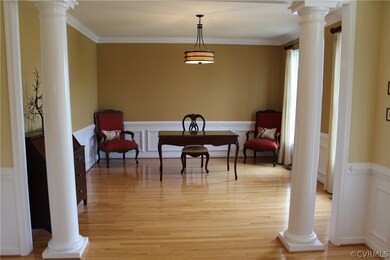 Living Room, 15’ x 14’, hardwood flo