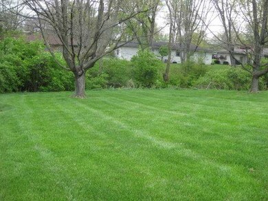 952 Poling Dr, Columbus, OH 43224 - photo 2