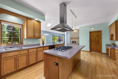 2408 Cloverdale Rd, Naperville, IL 60564 - photo 7