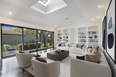 6742 E Mockingbird Ln, Dallas, TX 75214 - photo 7