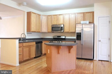 25307 Gothic Square, Chantilly, VA 20152 - photo 2