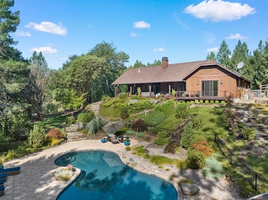 377 Wolf Song Dr, Grants Pass, OR 97526 - photo 3