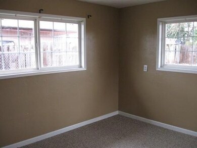 537 N 5th St, Central Point, OR 97502 - photo 4