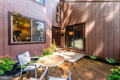 10909 Knights Bridge Ct, Reston, VA 20190 - photo 5