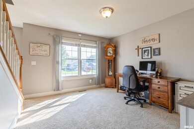 7001 Cresthill Dr, Davenport, IA 52806 - photo 2