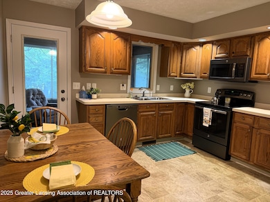 Eat-in Kitchen