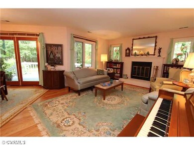 Living Room - Living room with hardwood floors, Qu