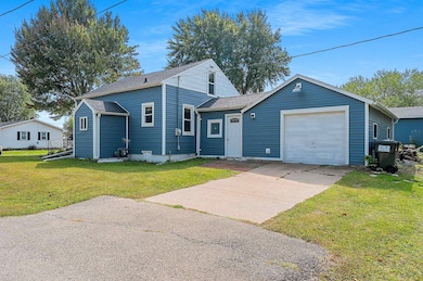 201 2nd Ave, Weyauwega, WI 54983 - photo 2