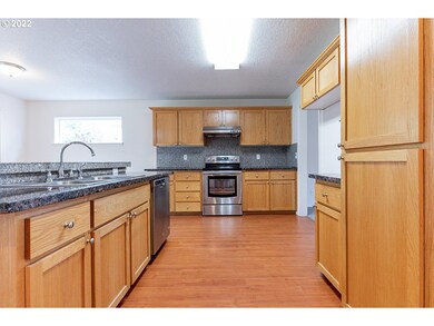 15361 SE Elinor St, Clackamas, OR 97015 - photo 4