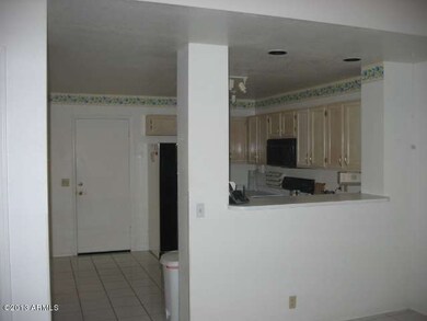 KITCHEN AND BREAKFAST BAR