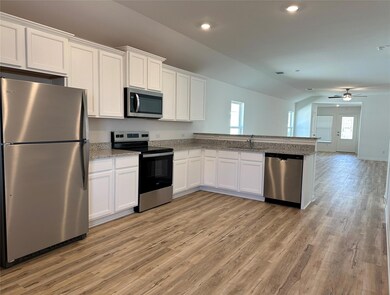 121 Morrison Dr, Jarrell, TX 76537 - photo 3