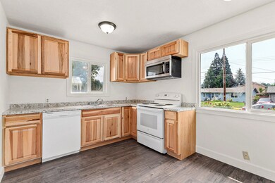 1132SWRogueRiverAve-004