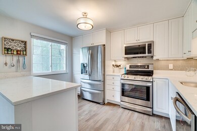 6812 Hutchison St, Falls Church, VA 22043 - photo 3