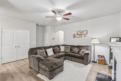 8041 Alderton Ln, Charlotte, NC 28215 - photo 5