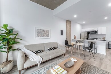 10 Commerce Ct unit 2J, Newark, NJ 07102 - photo 4