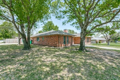2001 Woodlawn St, Gainesville, TX 76240 - photo 4
