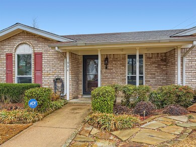 904 Shady Lake Dr, Bedford, TX 76021 - photo 3