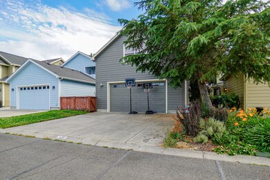 638 Griffin Oaks Dr, Central Point, OR 97502 - photo 5