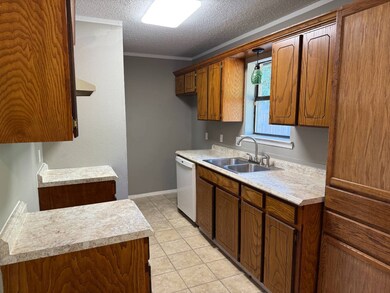 808 W Texas St, Hugo, OK 74743 - photo 6