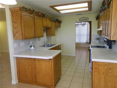 606 Bowie St, Weslaco, TX 78599 - photo 6