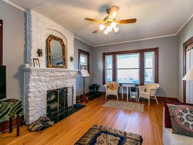 Main Level - High Ceilings & Functioning Gas Fireplace