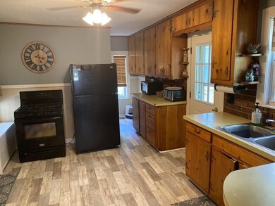 19 Cross St, Ludlow, MA 01056 - photo 4