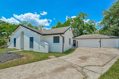 2312 Chelmsford Ct, Alvin, TX 77511 - photo 3