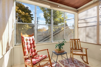 3 season sunroom, beautiful natural light pouring in