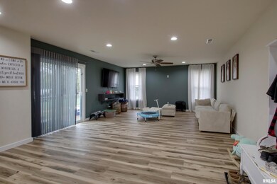 366 E Main St, Plainville, IL 62365 - photo 7