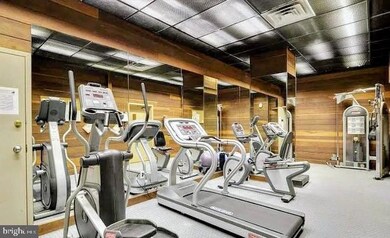 Town Square Towers unit 417, Washington, DC 20024 - photo 5