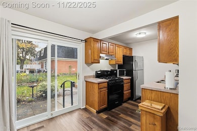 45311 Kensington St, Utica, MI 48317 - photo 7