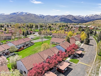 02-890 Hamlet Cir N-2