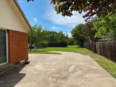 8632 Timber Dr, North Richland Hills, TX 76182 - photo 4