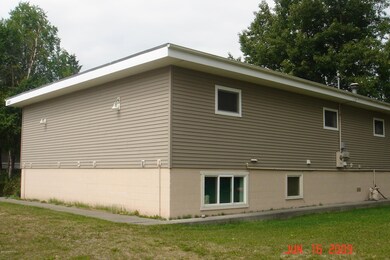 Exterior Rear 3137